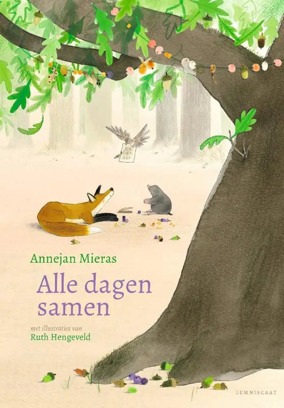 Een zachte aquarelillustratie van een vos en mol onder een grote boom met eikels en bladeren alle dagen samen annejan mieras