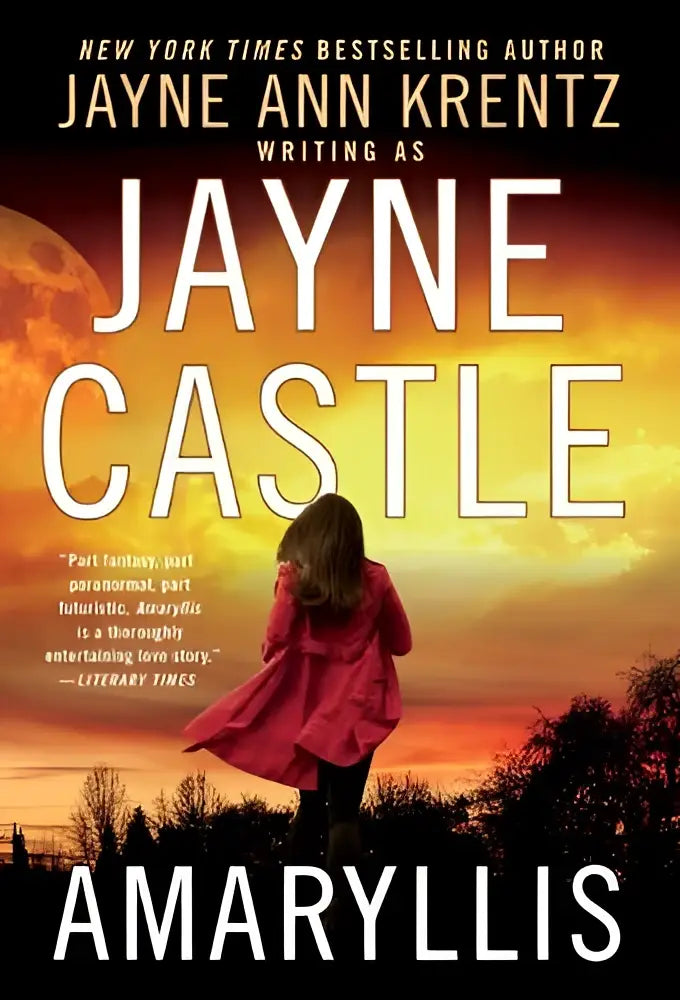 De boekcover van Amaryllis door Jayne Castle toont een vrouw in een vloeiende rode jas tegen een dramatische zonsondergang