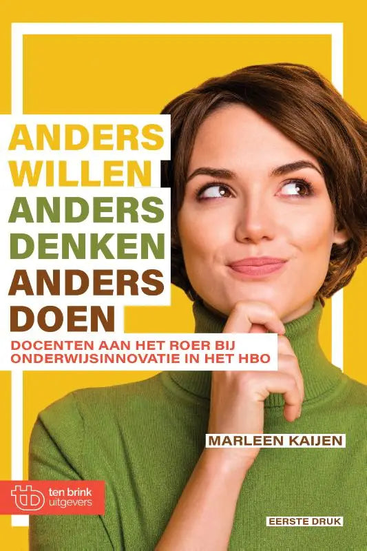 Vrouw draagt groene coltrui als onderdeel van anders denken anders willen anders doen productlijn