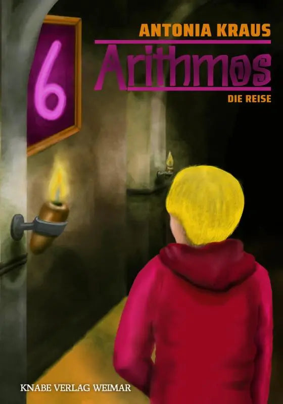 Een jonge lezer met felgeel haar in een rood hoodie staat voor een duistere, met kaarslicht verlichte gang in Arithmos die Reise band 6