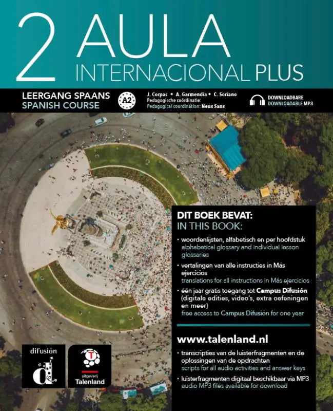 De cover van het aula internacional plus 2 boek met een teal en witte design en een luchtfoto van een druk plein