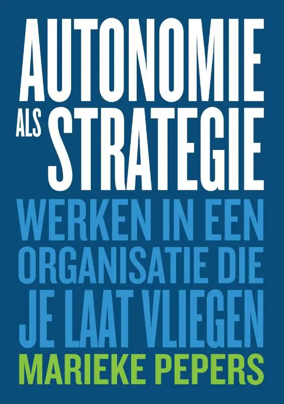 Blauwe boekomslag met witte en groene tekst autonomie als strategie door marieke peppers in het product autonomie als strategie laat vliegen