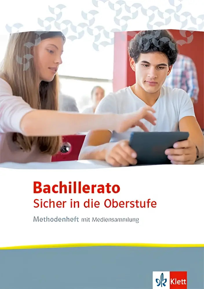 Leerling houdt een zwart tablet vast naast het bachillerato arbeitsheft met videos und weiteren materialen