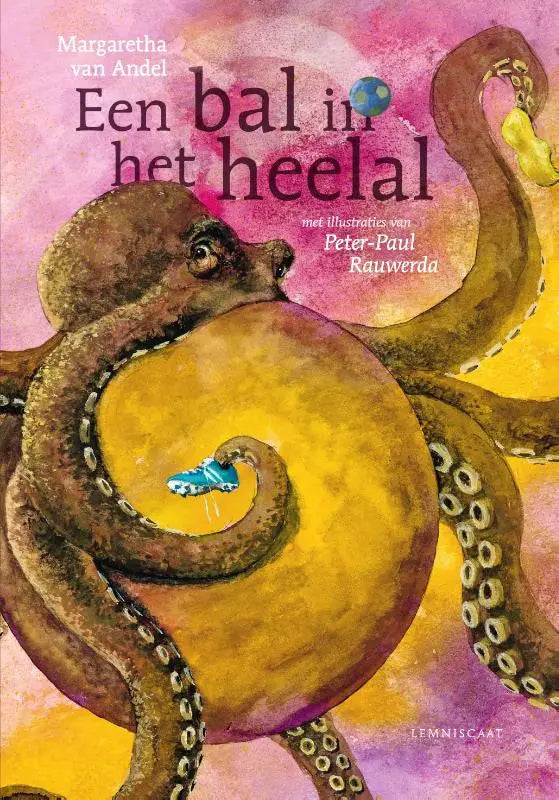 Een levendige aquarelillustratie van een grote bruine octopus met textuur op de tentakels die een gele bol met een blauw schoentje vasthoudt in het product een bal in het heelal