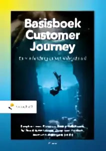 De boekcover van basisboek customer journey toont de titel in wit op donkerblauwe achtergrond met een duikerbeeld