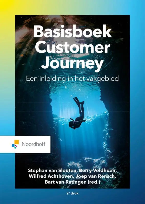 De cover van het basisboek customer journey toont een silhouetduiker bij een onderwatergrot met zonnestralen