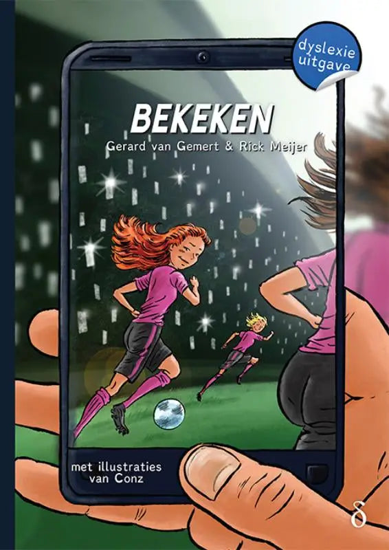 Bekeken kinderenboek cover met twee meisjes in roze voetbaltenue op groen veld onder vallende sterren madonnas deel 3