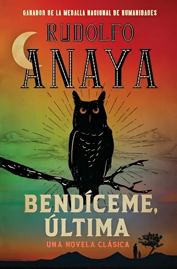 Boek cover van bendíceme ultima spaans editie met zwarte uil illustratie op oranje naar groene verloop achtergrond