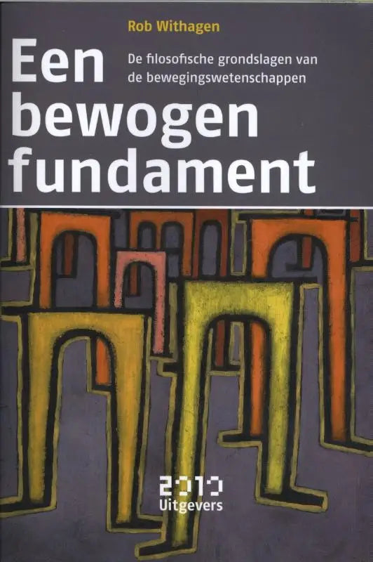 De boekcover van een bewogen fundament door rob withagen toont witte tekst op donkergrijze achtergrond met oranje en gele architectuurvormen
