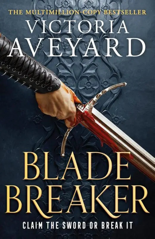 Hand met zwart lederen wapenrusting die een zwaard met zilveren heft en rood lemmet vasthoudt in Blade Breaker fantasyboek