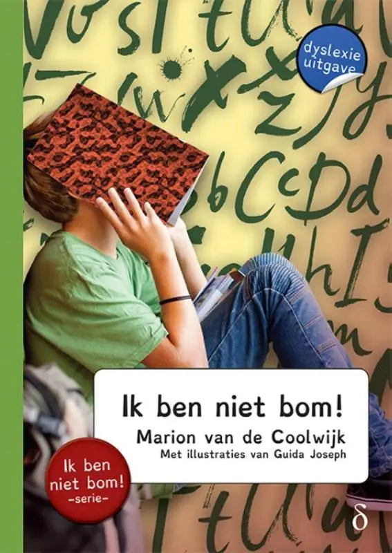 Een boek uit de serie Ik ben niet bom met een rood luipaardprint omslag en zwarte vlekken die deels een gezicht bedekt