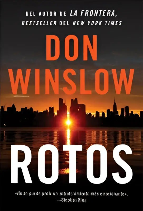 De cover van de spannende fictie spanish edition broken rotos toont oranje en witte tekst tegen donkere stadsskyline bij zonsondergang