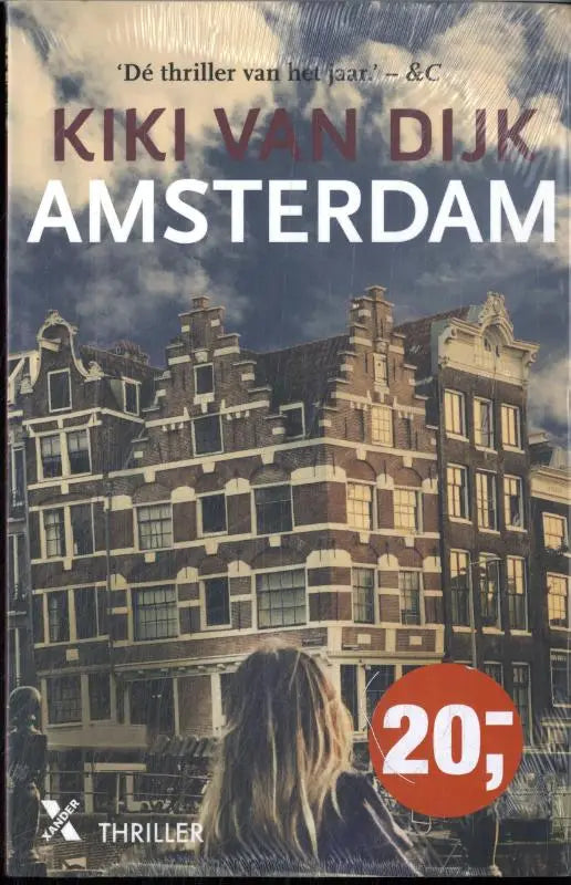 De boekomslag van bruna pakket toont amsterdamse grachtenpanden met bruine en witte gevels onder een stormachtige lucht