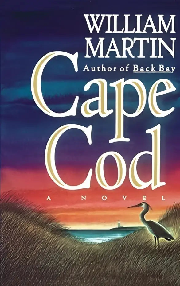 De boekcover van Cape Cod een roman toont de titel in grote crème serif letters tegen een schemerlucht met blauw en oranje