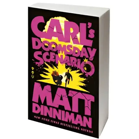 Hardcover editie van dungeon crawler carl boek 2 carls doomsday scenario met roze en gele tekst en explosieillustratie