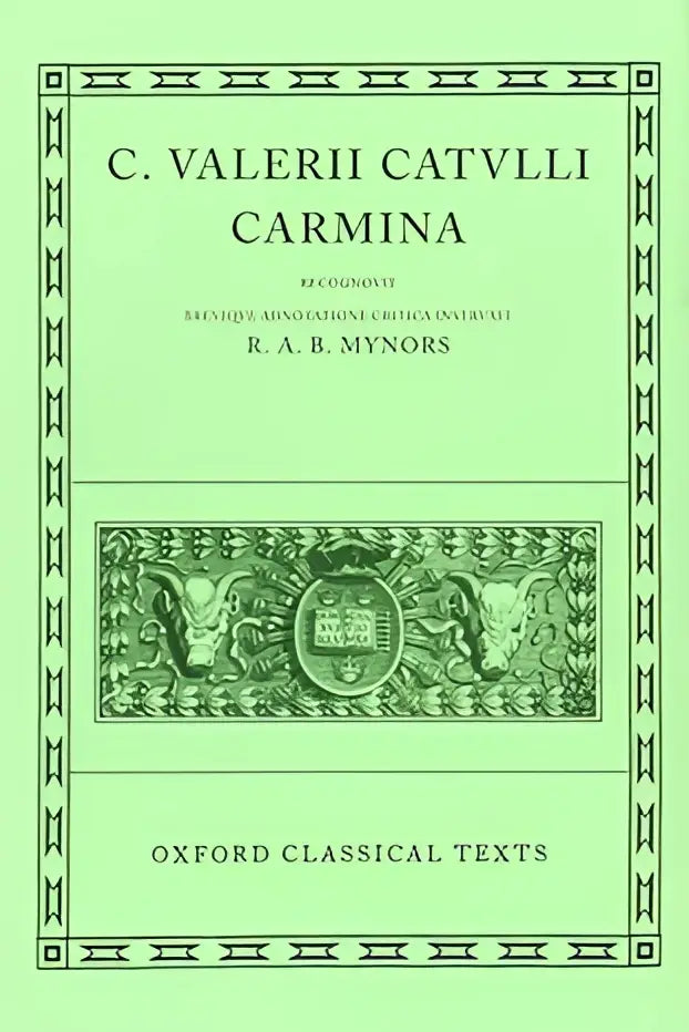 Groen hardcover boek carmina met sierlijke zwarte rand en goudkleurige reliëfletters op de kaft