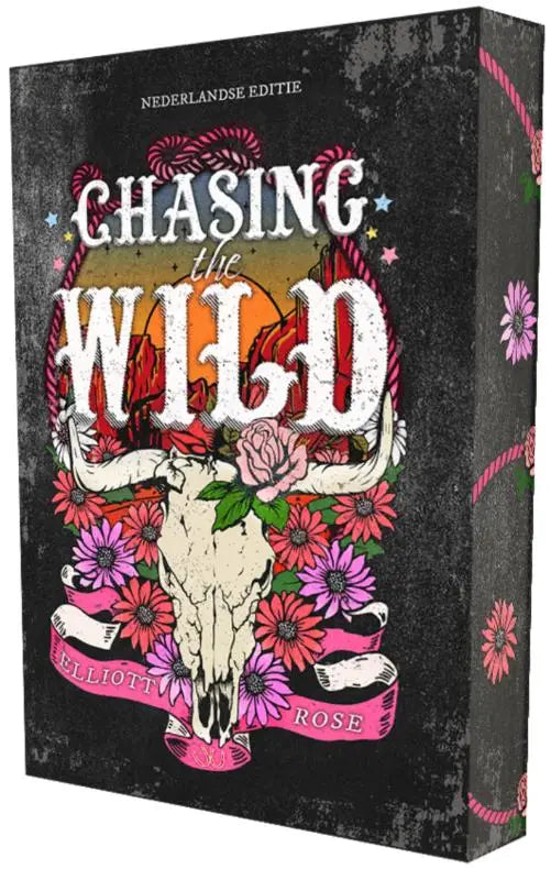 Zwart boekcover met witte bull schedel en roze bloemen omlijst door touwdecoratie voor chasing the wild cowboy romance