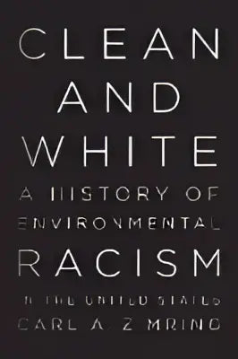 Zwart hardcover boek met witte serif tekst over clean and white geschiedenis van milieugerichte racisme in de VS