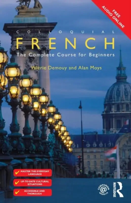 De cover van colloquial french the complete course for beginners met verlichte parijse lantaarns tegen een schemerlucht