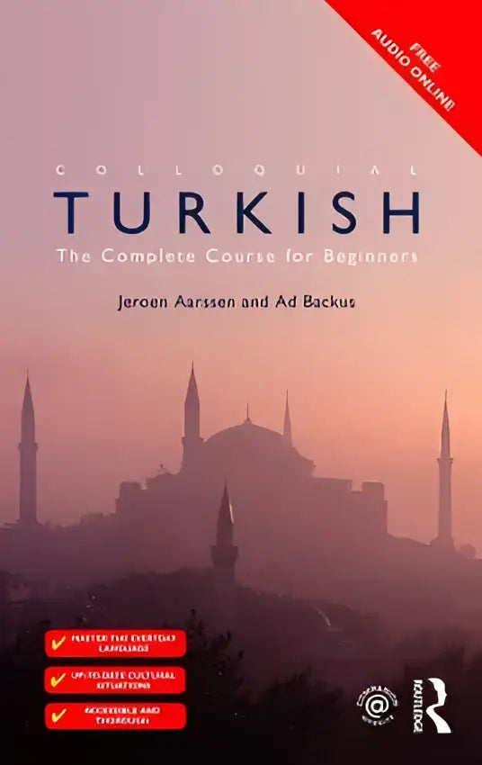 Het softcover boek colloquial turkish the complete course for beginners toont een oranje-roze zonsondergang boven minaretten