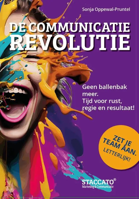 Vibrante paarse boekcover met gezicht met kleurrijke verf getiteld de communicatie revolutie van sonja oppewal-pruntel