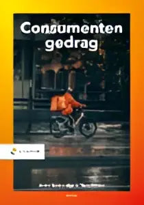 De cover van het boek consumentengedrag door jeske nederstigt en theo poiesz toont een fietser in een oranje jas op straat