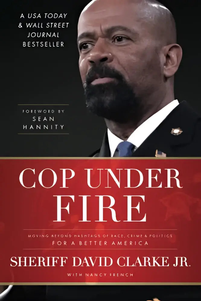 De boekcover toont een portret van sheriff david clarke jr in het product cop under fire