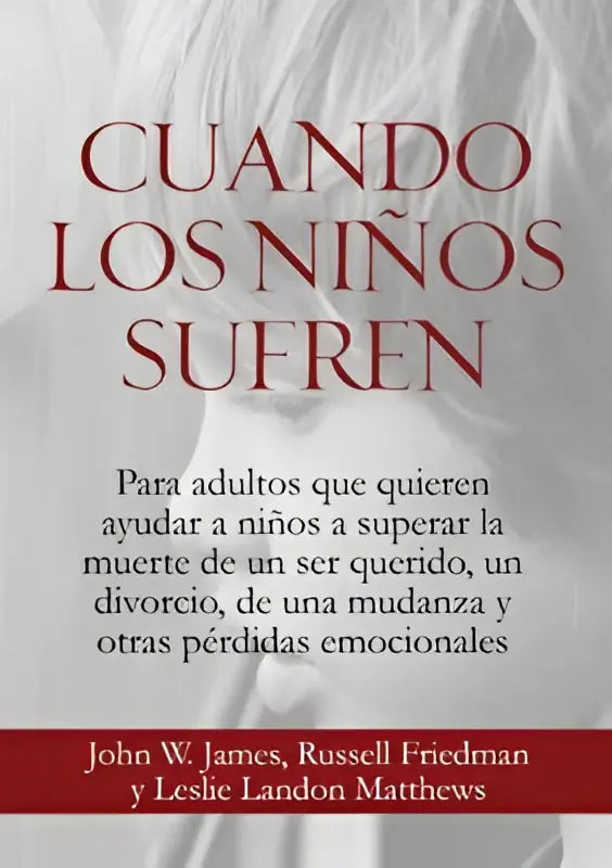 De boekcover van cuando los ninos sufren toont de titel in rood met vage gezichten van los ninos op de achtergrond