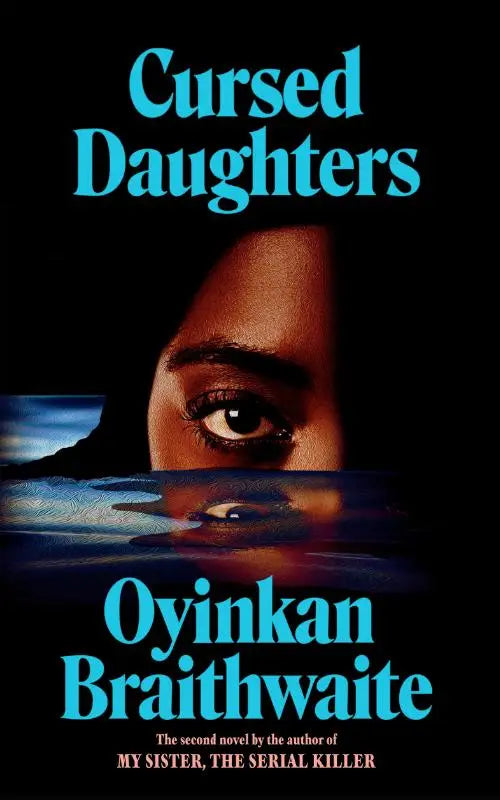 De boekcover van cursed daughters door oyinkan braithwaite toont een oog deels ondergedompeld in water met blauwe tekst