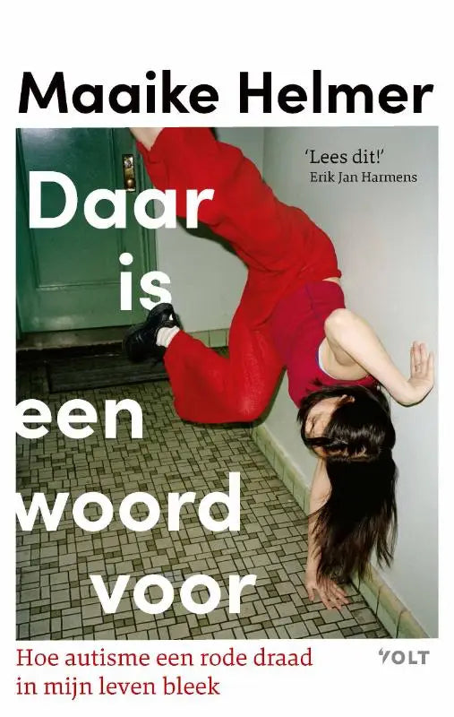 Een rode jumpsuit gedragen door een persoon die een handstand maakt als rode draad in het leven bleek