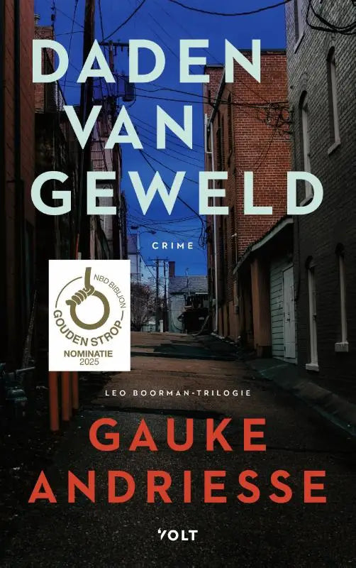De boekcover van daden van geweld toont witte en oranje tekst over een sfeervolle smalle steeg met bakstenen gebouwen