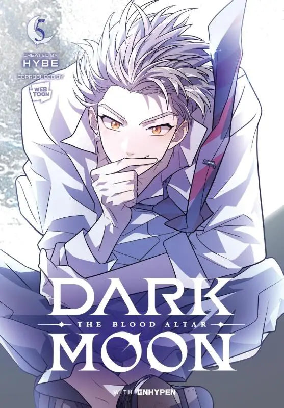 Cover art van dark moon the blood altar vol 5 comic met een gestileerd animepersonage met zilverwit haar en amberkleurige ogen