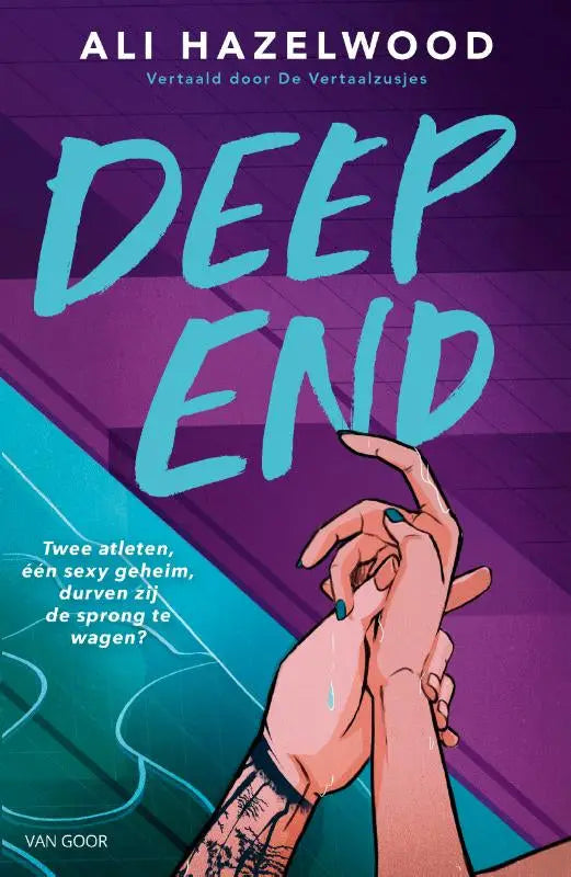 The cover of the nederlandse paperback deep end by ali hazelwood shows clasped hands with teal nail polish on purple background