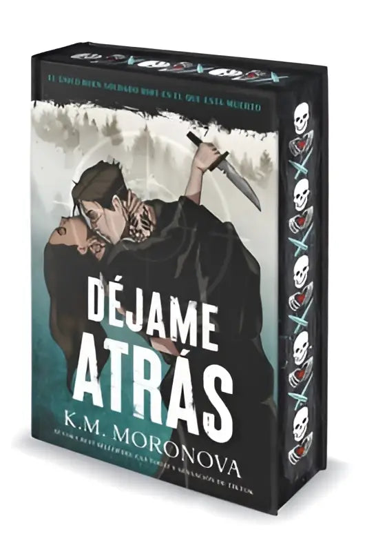 Zwarte hardcover boek déjame atrás door k.m. met dramatische illustratie van twee figuren in donkere kleding