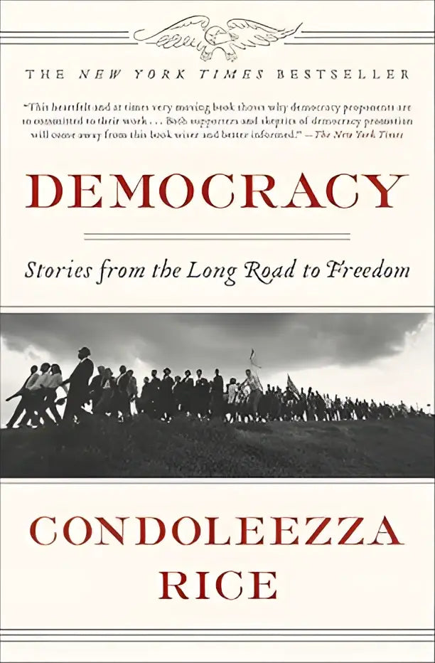 Boek democracy door condoleezza rice met zwart-witfoto van marcherende groep op de omslag bestseller van The New York Times