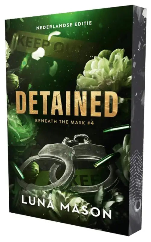 Groen en zwart boekcover van detained door luna mason met metalen handboeien en kogelhulsjes bij bloemmotieven