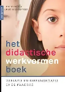 Het didactische werkvormenboek van jos winkels en piet hoogeveen heeft een donkerbruine omslag met witte tekst