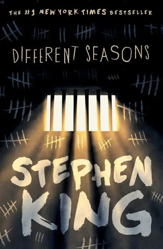 De boekcover van different seasons van stephen king met een donkere achtergrond en witte en gele tekst voor four novellas