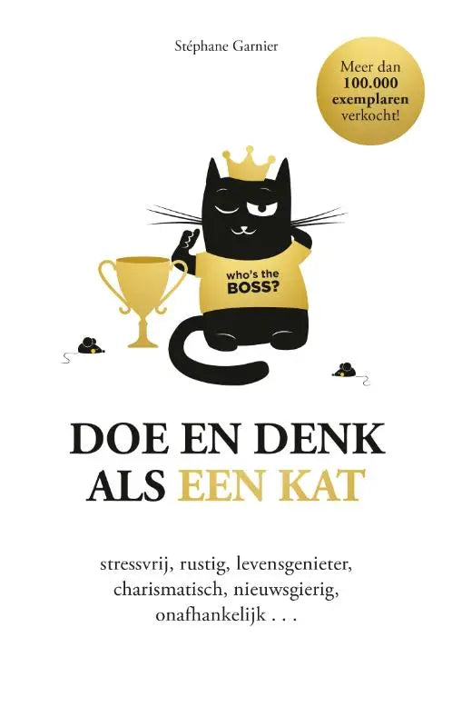 Black cartoonkat in geel shirt met tekst wie is de baas en gouden trofee passend bij levensgenieter onafhankelijk charismatisch