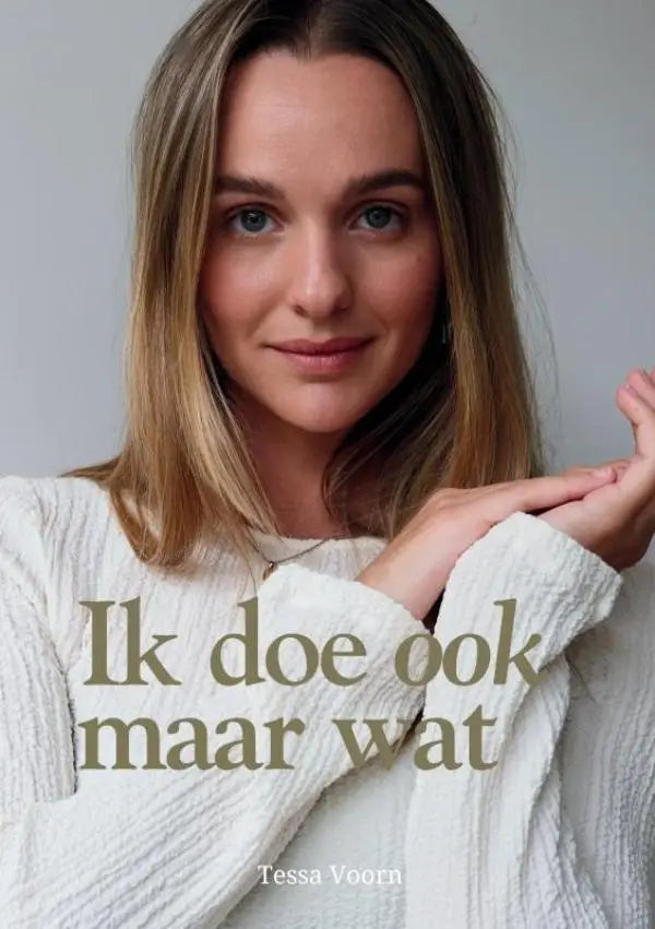 Witte textuur gebreide trui van stof gedragen door een vrouw in het product ik doe ook maar wat