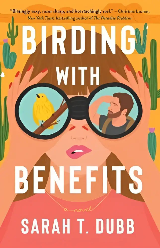 De boekcover van dubb s birding with benefits toont een vrouw met bruine haren en oversized ronde verrekijkers met een gele vogel en een mansgezicht