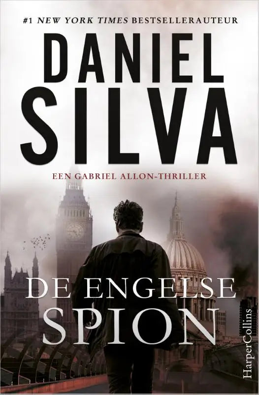 Donkere silhouet van man in jas voor londen met titel de engelse spion en auteur daniel silva op boekomslag
