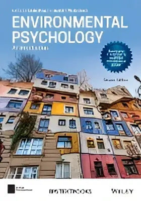 De boekomslag van Environmental psychology een introductie toont de titel in zwart tegen kleurrijke gebouwen