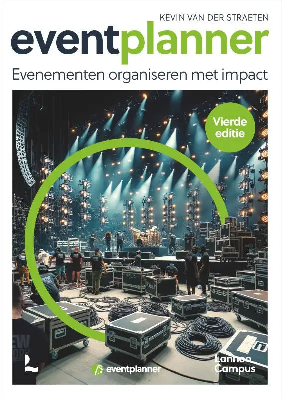 De cover van het boek eventplanner door kevin van der straeten toont een levendige podiumopstelling voor evenementen organiseren