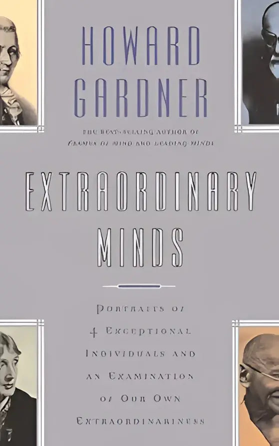 Het boek extraordinary minds heeft een grijze omslag met zwart-wit portretten van vier uitzonderlijke personen