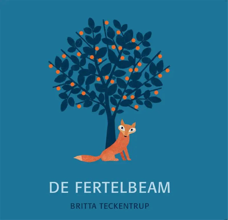 De fertelbeam boekcover toont een gestileerde oranje vos onder een donkerblauwe boom met felle oranje vruchten voor jonge lezers