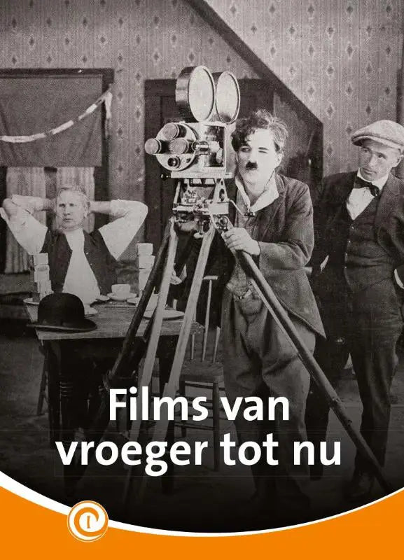 Vintage filmcamera met dubbele lenzen en metalen onderdelen gemonteerd op statief in films van vroeger tot nu