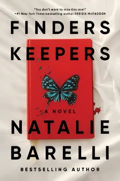 Rode hardcover boek finders keepers met blauwe vlinder illustratie een verslavende psychological thriller voor fans