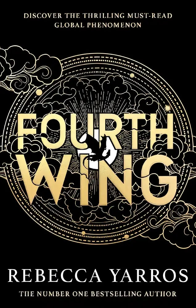 De paperback van fourth wing door rebecca yarros toont gedurfde gouden letters op zwarte achtergrond met witte ornamenten