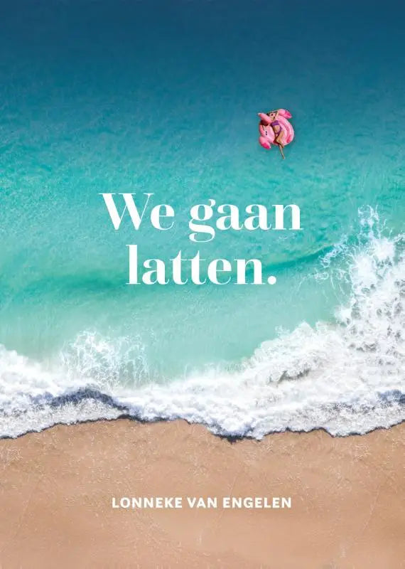 Een roze opblaasbare flamingo floaty die op turquoise oceaangolven drijft geschikt om te gaan latten